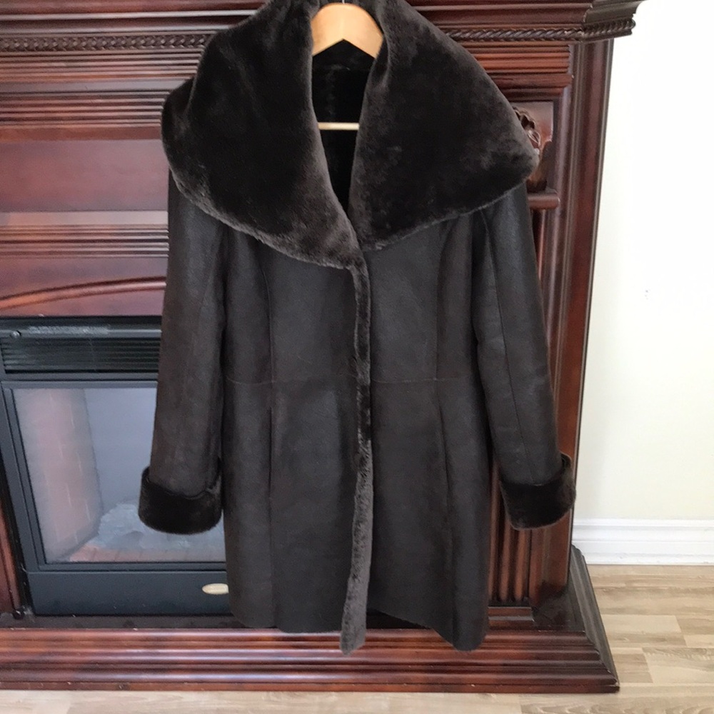Danier Women's Dark Brown Genuinr Shearling Coat